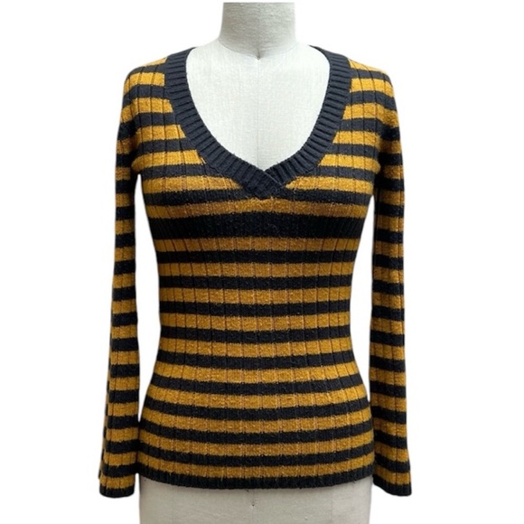 Derek Heart Sweaters - Retro Derek Heart Striped Knit Song Sleeve
V Neck Sweater Top